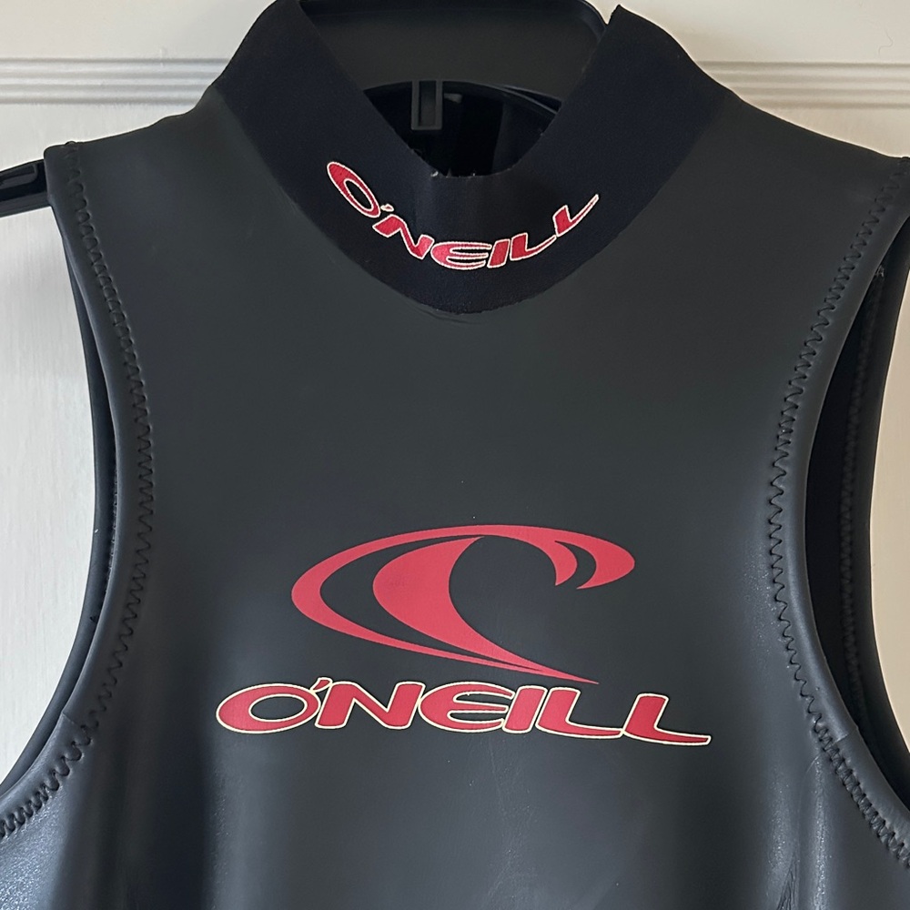O'Neill women’s Black and Red Swim Wetsuit sleeveless - Picture 2 of 6